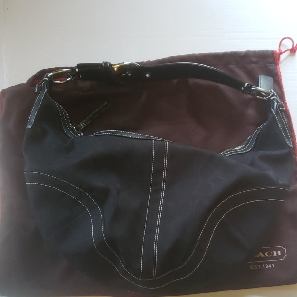 Black hoge shoulder bag. Excellent like new!